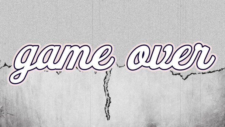 Animazione di testo 'game over' con forme rosse su interferenze e sfondo grigio.