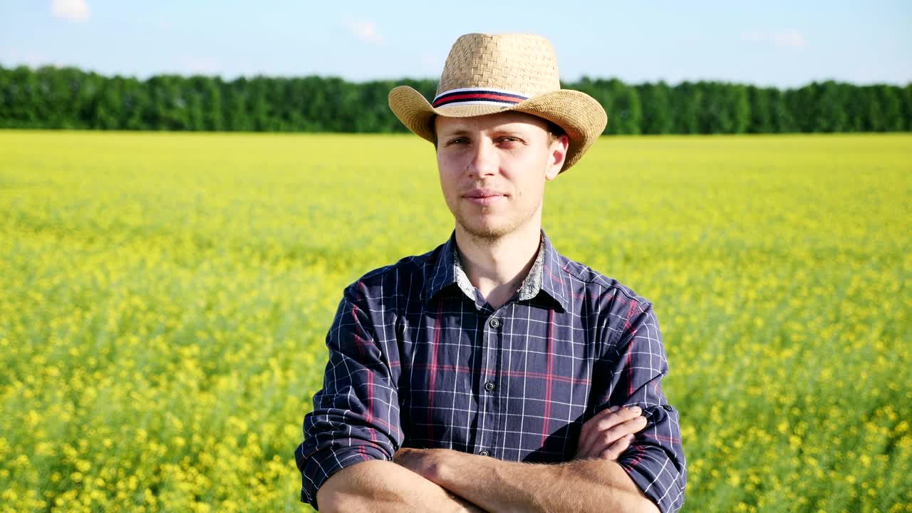 retrato de un granjero en el campo