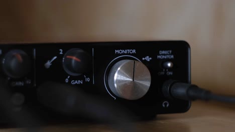 adjusting gain on audio interface