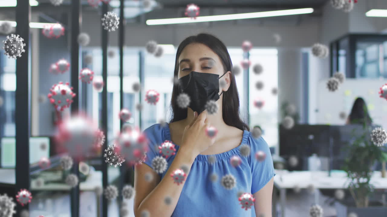 얼굴 마스크를 쓰고 있는 백인 여성에 대한 바이러스 세포의 애니메이션