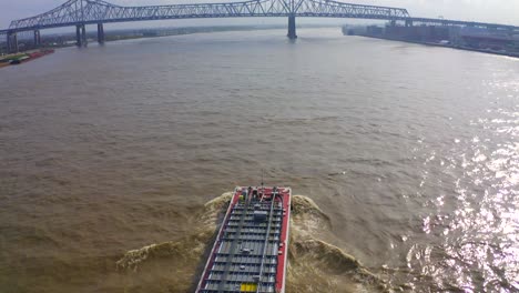 Barcazas-En-El-Río-Mississippi-En-Nueva-Orleans
