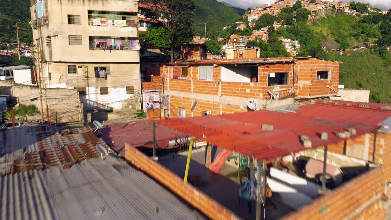 Sobrevoando a Favela na Encosta de La Guaira, Perto de Caracas, na Venezuela