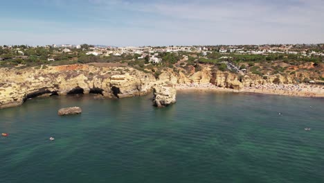 Concepto-De-Destinos-Populares-Para-Vacaciones-En-La-Playa-Vista-Aérea-De-La-Costa-Mediterránea