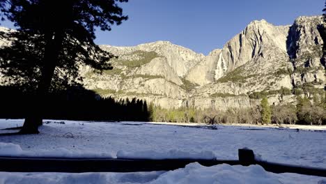 yosemite falls in yosemite national park