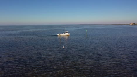 Barco-Esponja-Cerca-De-Hudson,-Florida