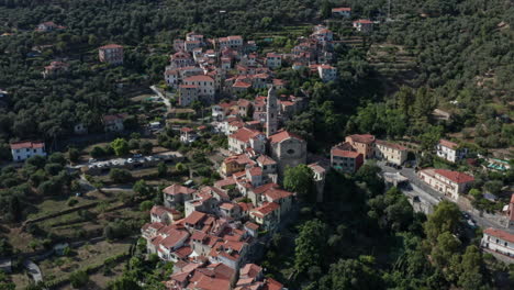 Vista-Aérea-Dando-La-Vuelta-A-Montegrazie