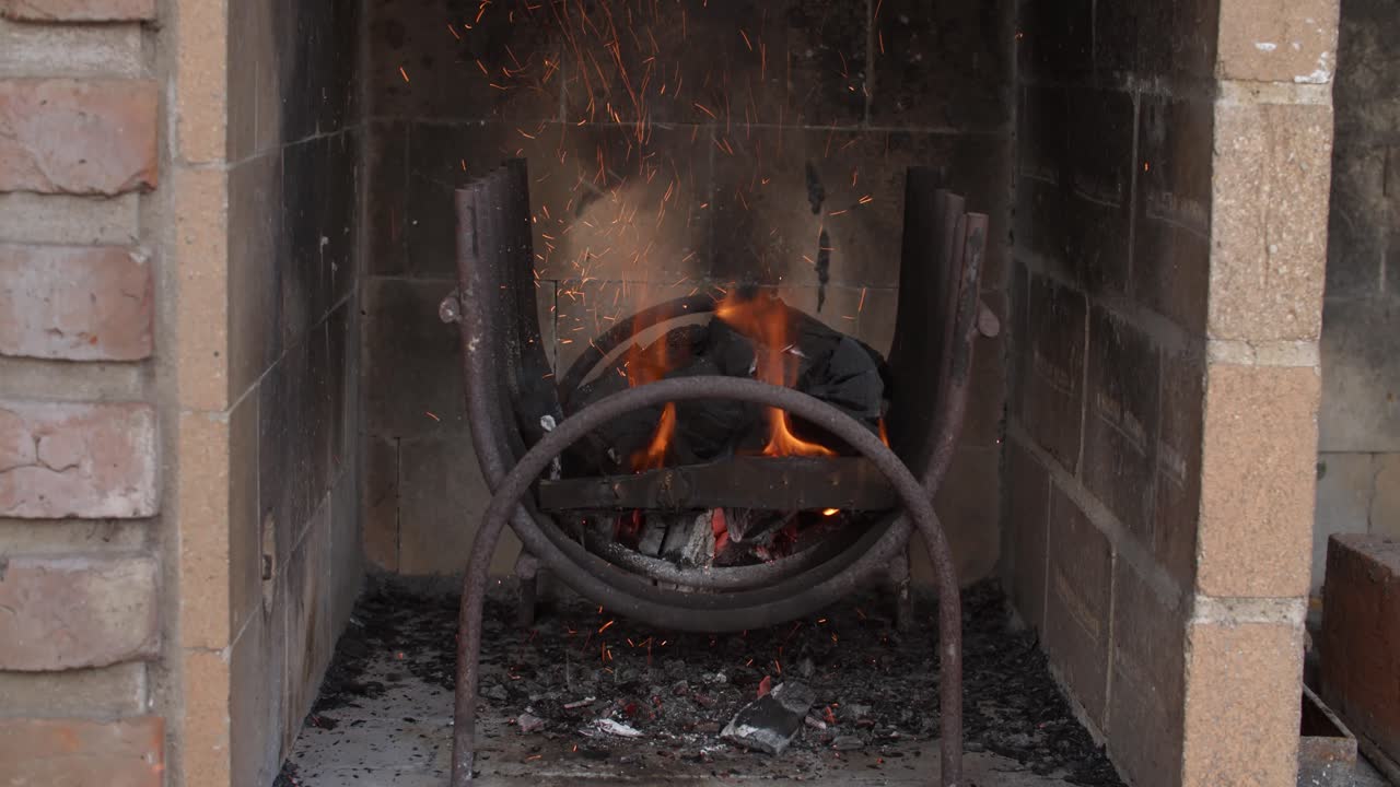 4K at 24fps - Burning coal on a rusty grill on a sunny day - Relax and warm mood