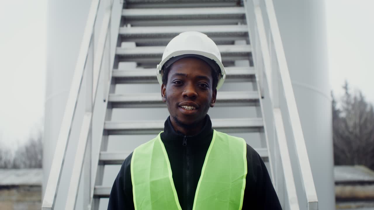 retrato de un ingeniero de turbinas eólicas
