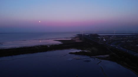 Bunter-Himmel-Am-Brielse-Meer-In-Rotterdam,-Niederlande.-Luftaufnahme