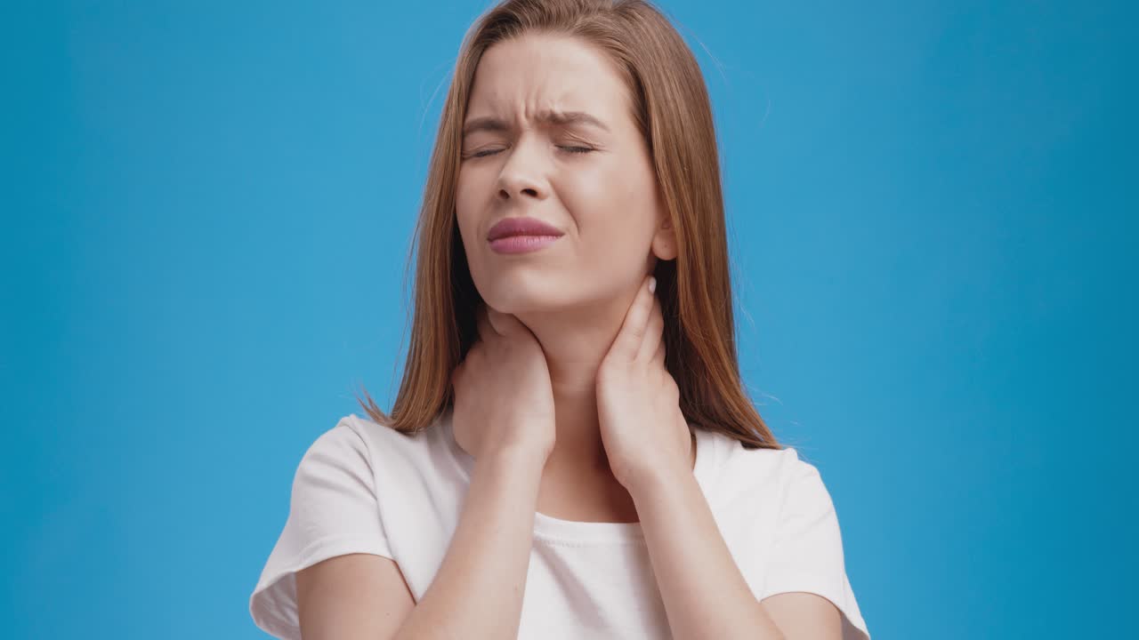 Mujer con dolor de cuello