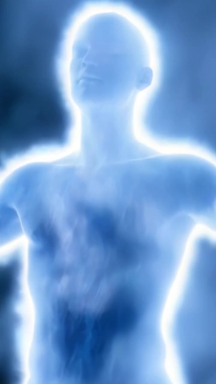 Una figura eterea irradia energia elettrica, mostrando una presenza ultraterrena mentre vibranti fasci di luce danzano attorno alla silhouette luminosa, catturando l'essenza dell'energia pura.