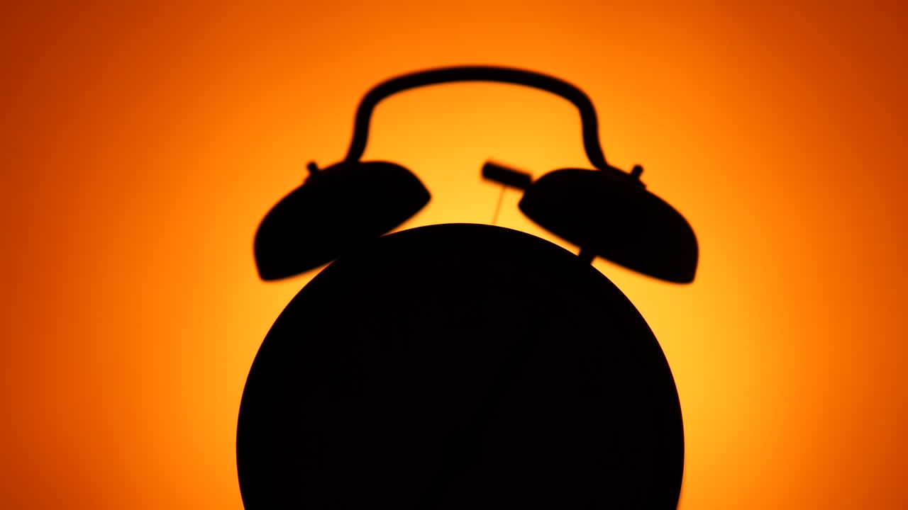 울리는 알람 시계 + 기한 및 만료 개념으로 확대