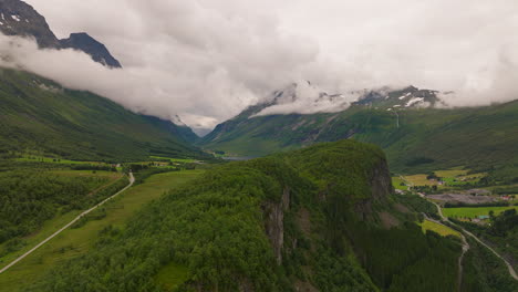 Majestic-roadtrip-scenery,-experience-highlands-of-western-norway