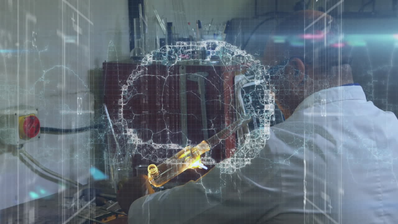 실험실에서 일하는 두 인종 남성 과학자에 대한 디지털 뇌의 애니메이션