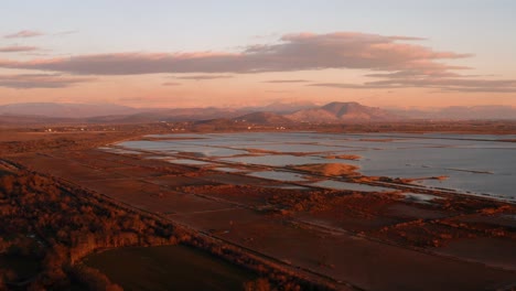 Aéreo---Hermoso-Amanecer-En-Las-Salinas-De-Solana-Ulcinj,-Montenegro,-Camión-A-La-Derecha