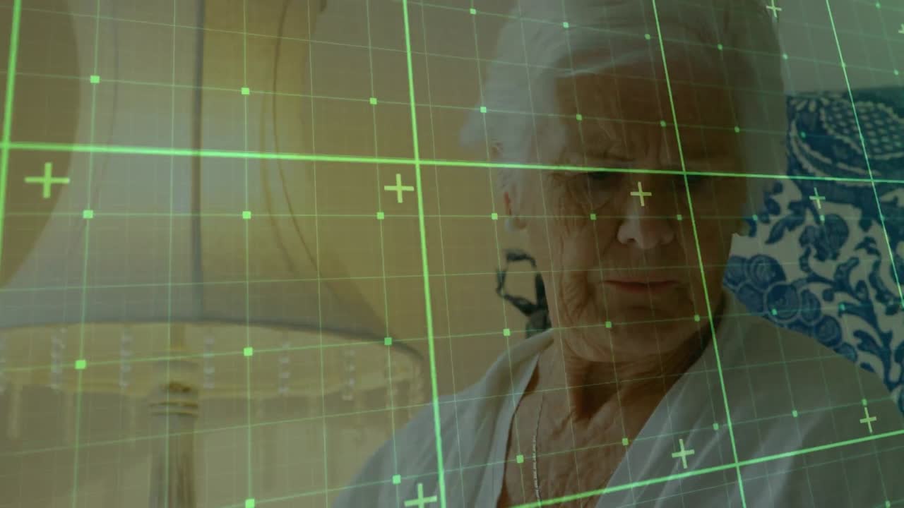 animación de red verde sobre una paciente caucásica de edad avanzada en una cama de hospital