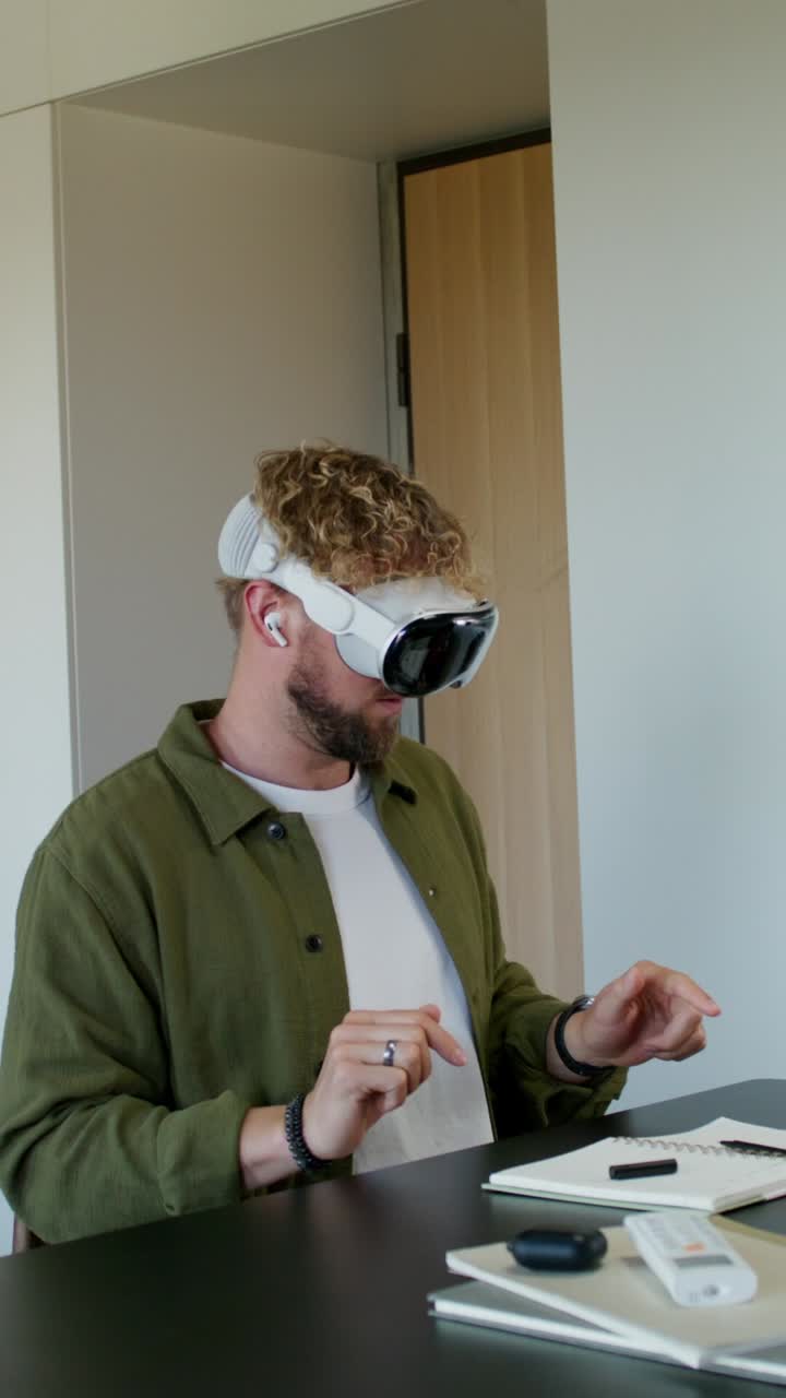 Utilizzare l'auricolare VR alla scrivania