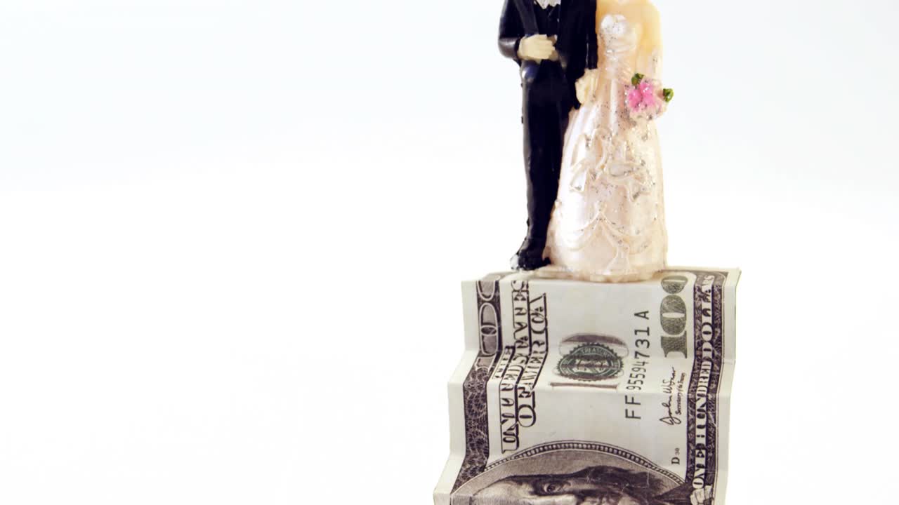 달러 지폐 에 서 있는 동상