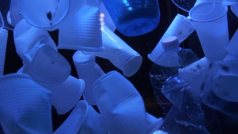 海に浮かぶプラスチック廃棄物 4k