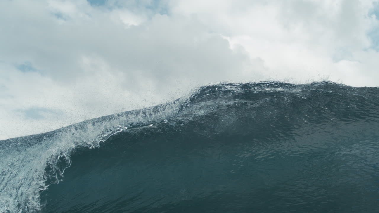 Medium wave forming in offshore sea with grayish light and light surface texture