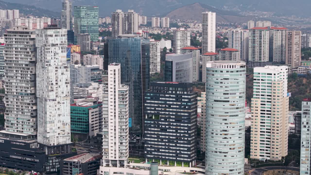 Santa Fe skyline in motion, captured with a parallax effect