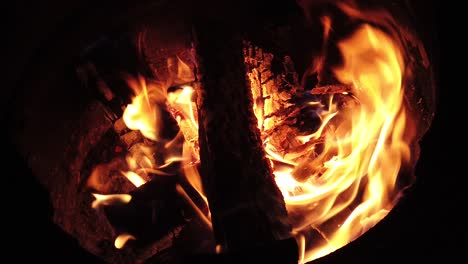 Wood-logs-on-fire,-slow-motion