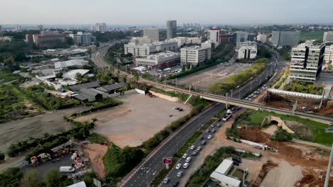 video de drones de 4k de la zona industrial del norte de rehovot en un día de invierno nublado