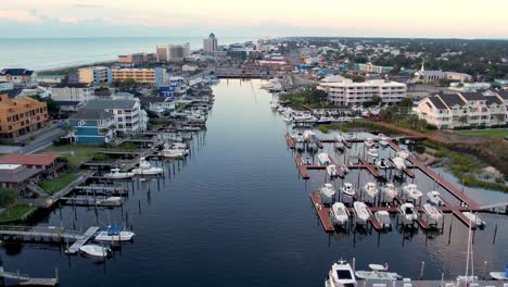 Marina-Y-Barcos-En-Carolina-Beach-Nc,-Carolina-Del-Norte-Al-Amanecer