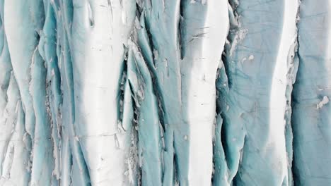 disparo de drones sobre el glaciar vatnajokull en islandia