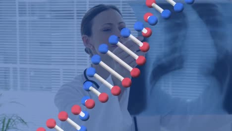 animación de la cadena de adn sobre una doctora caucásica que sostiene una radiografía