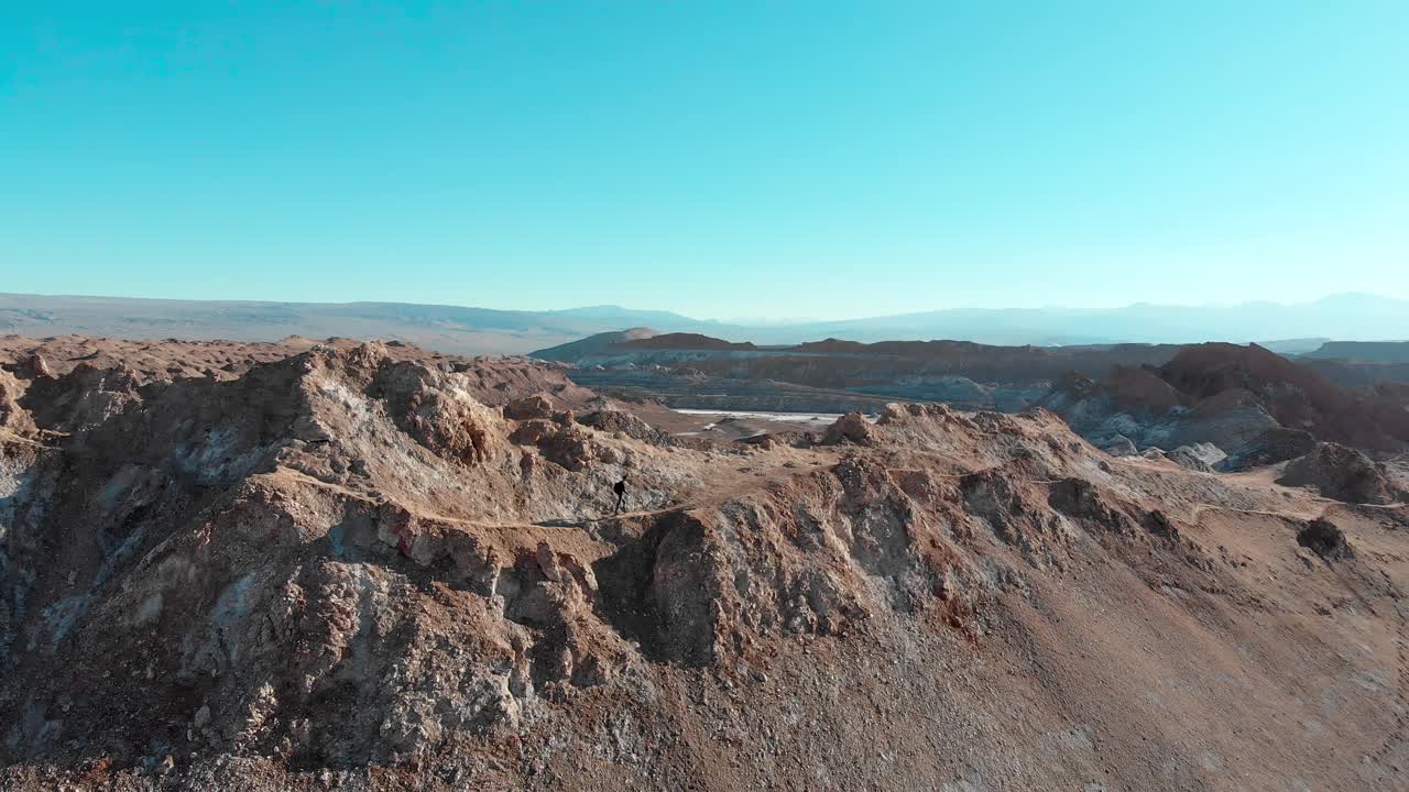 사막의 산에서 산책