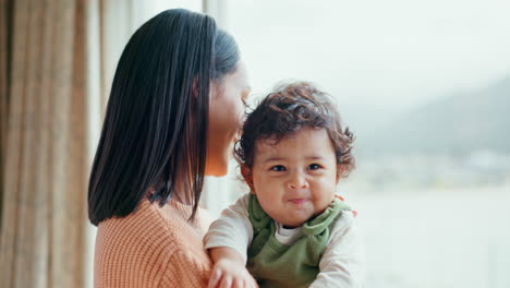 Liebe,-Glücklich-Und-Mutter-Mit-Baby-Am-Fenster