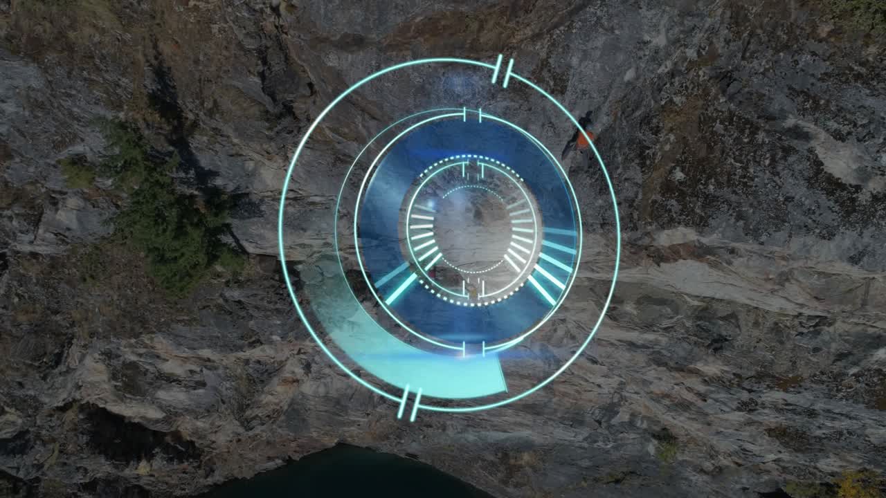 Escursionista con giacca arancione su una scogliera, drone che scansiona attivando anelli HUD animati, mappatura
