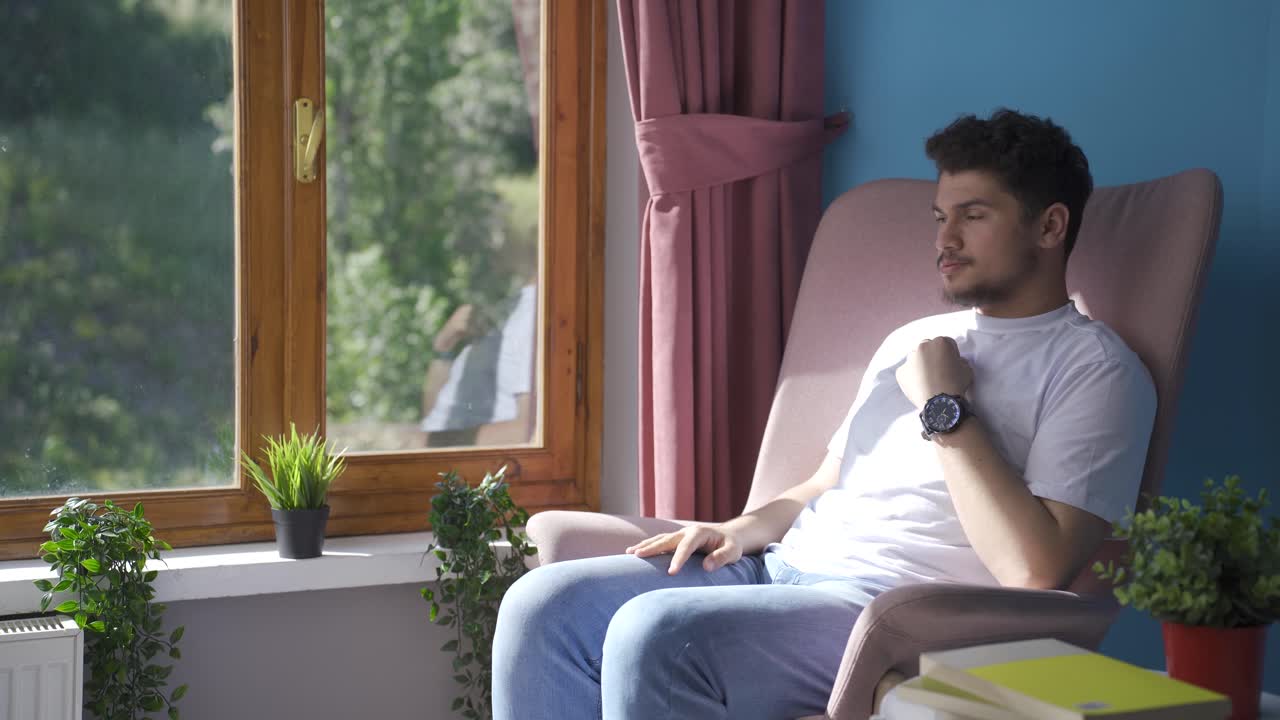 불행하고 불안한 사람. 그 사람은 나쁜 삶을 살고 있습니다.