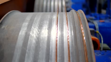 copper cable method lug extends along walzem at the factory for the manufacture of electric cable.