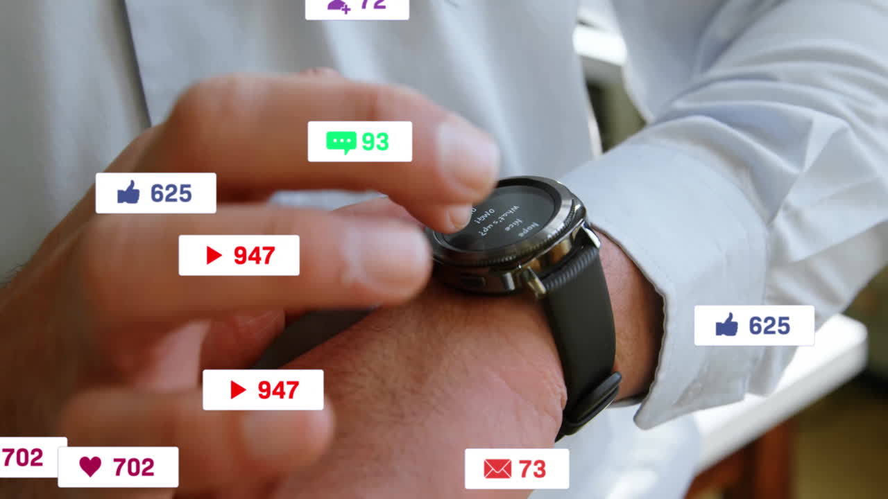 animación de iconos de redes sociales con números sobre empresario caucásico usando reloj inteligente