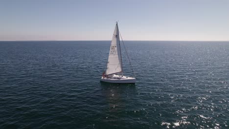 Segelyacht-Auf-Dem-Meer-In-Dänemark