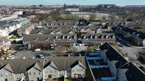 Townhouse-homes-in-urban-city-in-USA