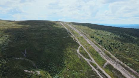 Mountain-Landscape-In-Högfjällshotellet,-Sälen,-Dalarna,-Sweden-At-Daytime---aerial-drone-shot