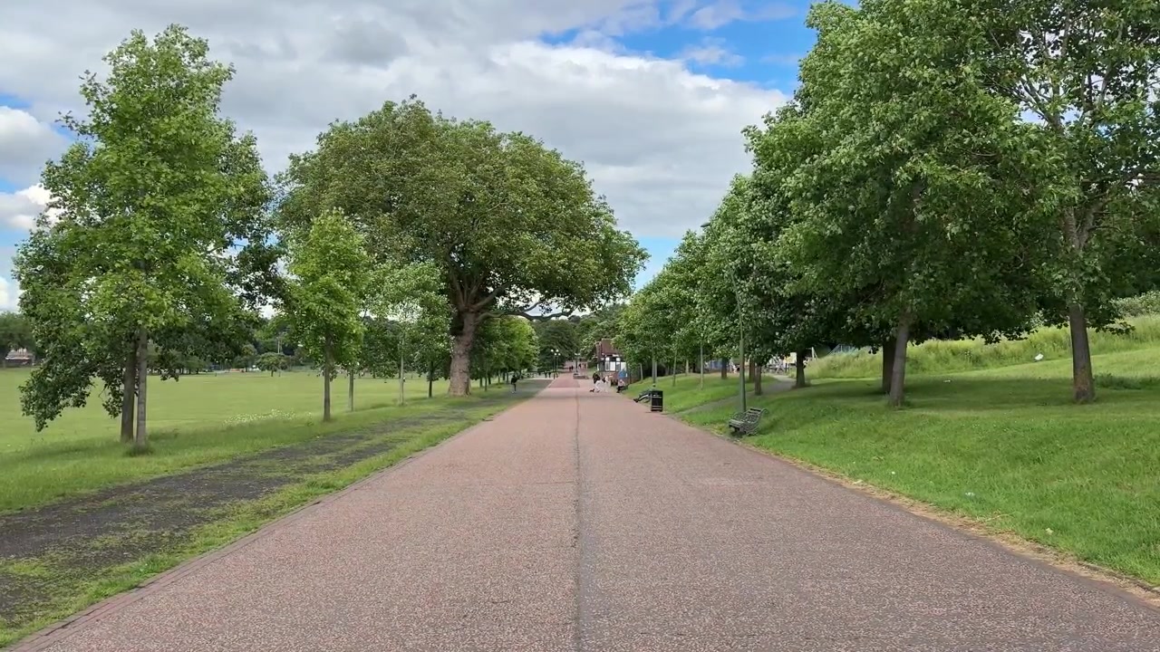 Vista de Forest Recreation Ground en Nottingham, Inglaterra. Parque urbano público cerca de Forest Fields y Mapperley Park en las East Midlands, Reino Unido.