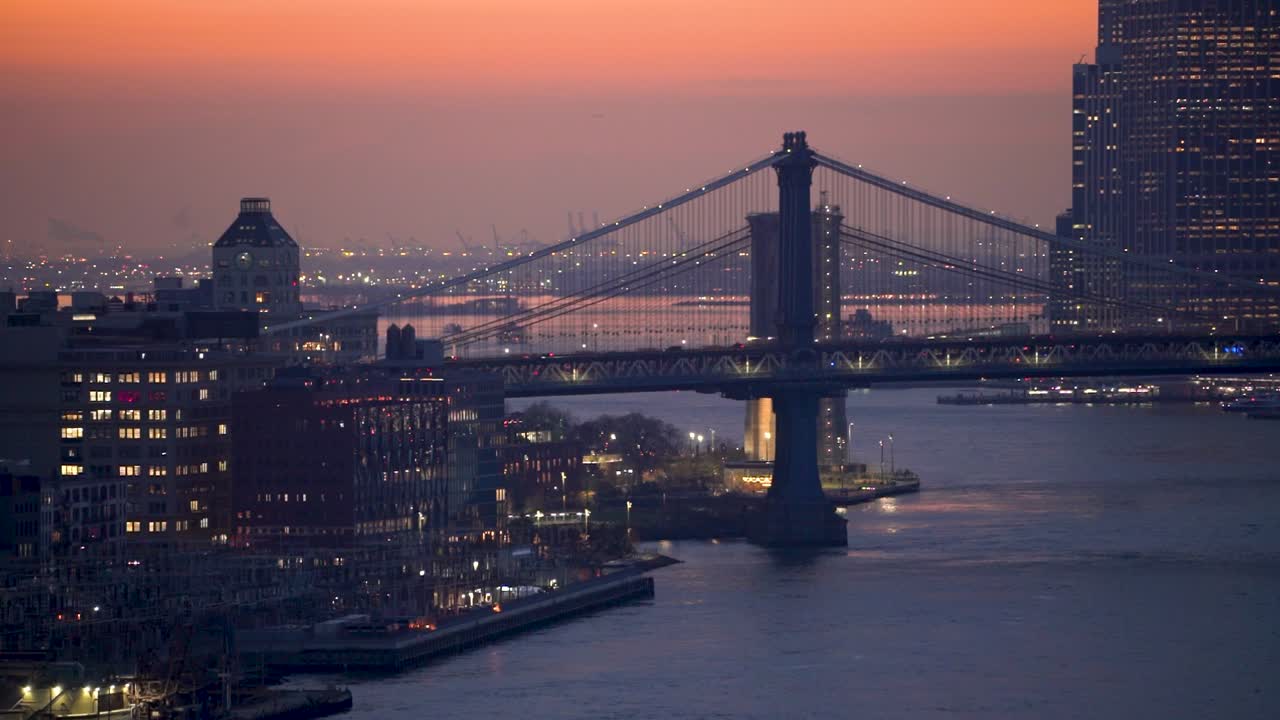 황혼 동안 윌리엄스버그에서 본 브루클린과 로어 맨하탄