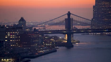 Brooklyn-Und-Lower-Manhattan-In-Der-Dämmerung-Von-Williamsburg-Aus-Gesehen