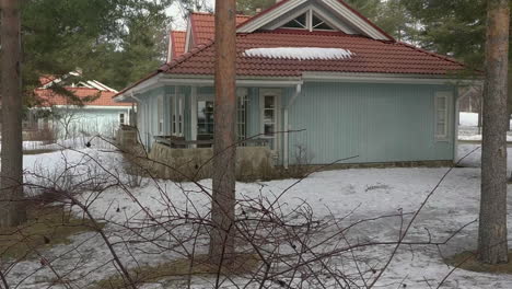 panorámica a través del club de vacaciones katinkulta vuokatti finlandia cabañas de resort de bosques invernales