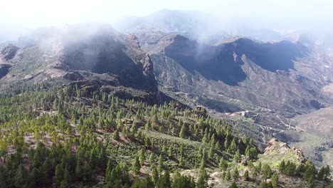 Mountain-landscape-in-Roque-Nublo-during-a-misty-morning-in-Gran-Canary-Island,-Spain