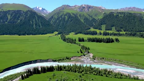 El-Hermoso-Paisaje-De-Pastizales-De-Xinjiang,-China,-Pastizales