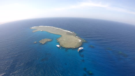 toma de drones para la isla de arrecifes de coral en el mar rojo, 50 fotogramas, calidad 4k.