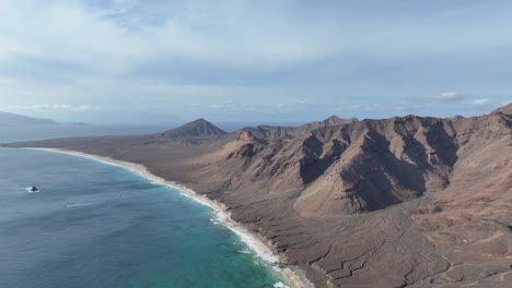 Vista-Aérea-De-La-Costa-De-La-Isla-Santa-Luzia,-Cabo-Verde.