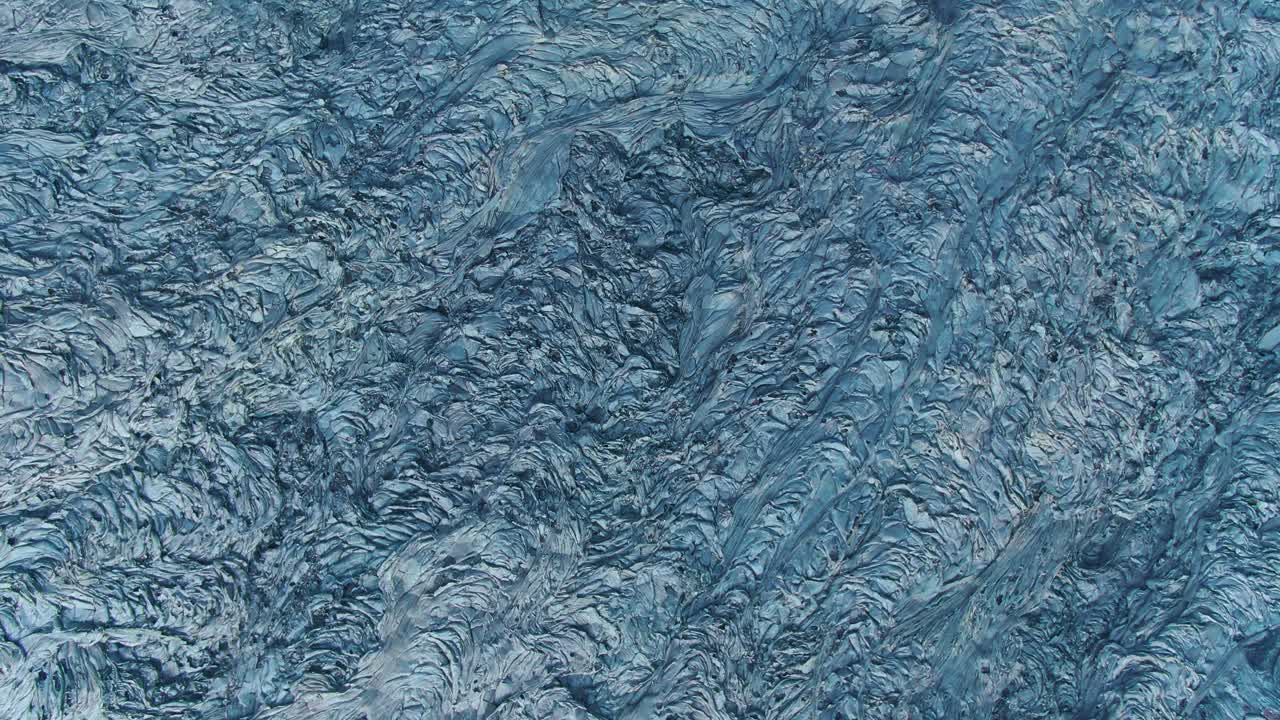 미국 하와이에서 드론으로 촬영된 희소한 식물이 있는 화산암의 달 풍경입니다.