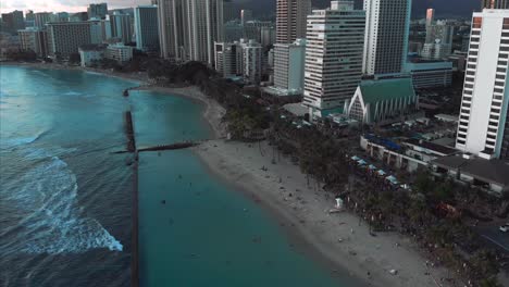 Aerial-drone-footage-of-Honolulu,-Hawaii