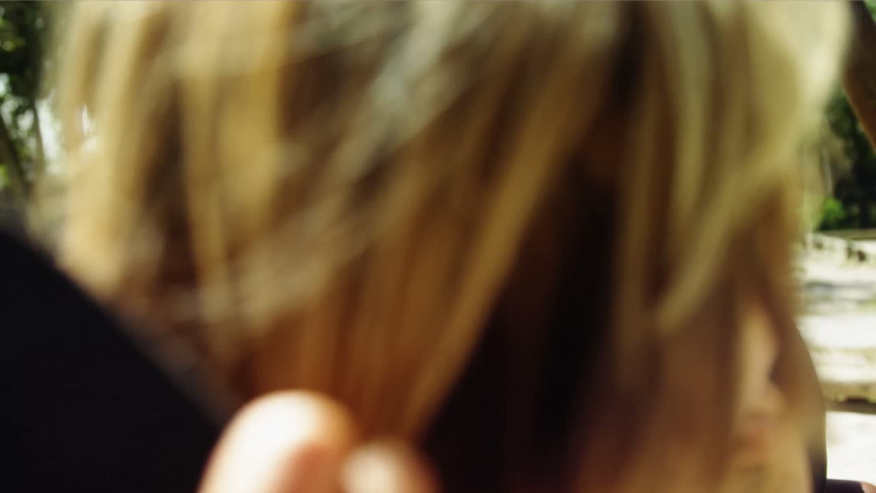 놀이터 에서 놀고 있는 학교 아이 들